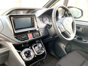 ミニバンの運転席まわり